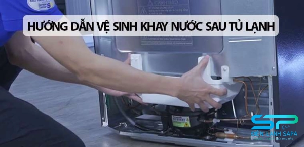 Bạn điều chỉnh chảo đựng nước thải đúng vị trí ban đầu là có thể khắc phục tình trạng tủ lạnh kêu è è