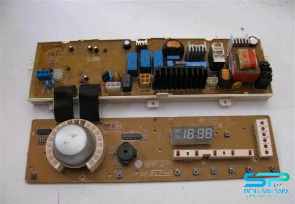 Board mạch bị lỗi khiến cho máy giặt gặp lỗi IE