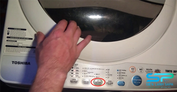 Cách sấy đồ bằng máy giặt Toshiba