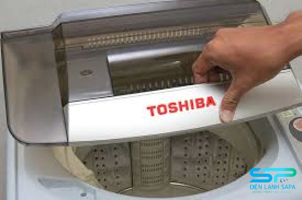 Cảm biến cửa bị hỏng khiến máy giặt Toshiba báo lỗi ED