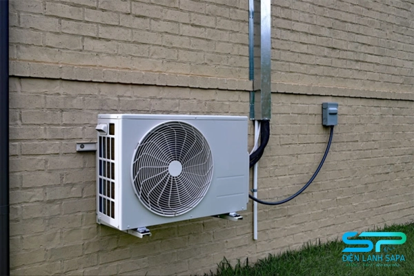 Cục nóng máy lạnh để ngoài trời