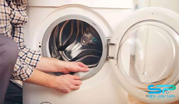 Đai cao su ở cửa máy giặt bị lỏng