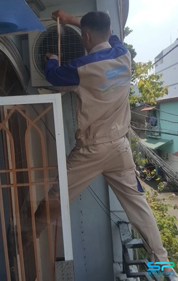Điện lạnh Sapa vệ sinh dàn nóng cho khách quận Bình Thạnh