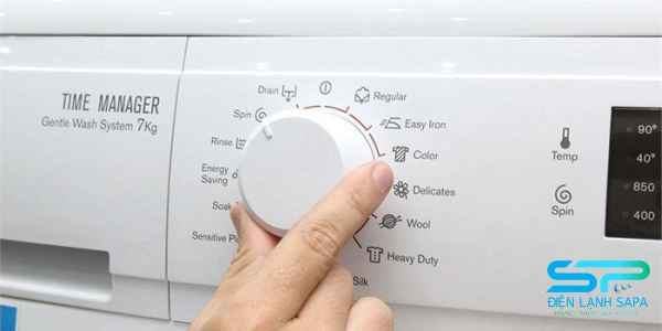Điều chỉnh nút Rinse và Spin để bật chế độ vệ sinh máy giặt LG cửa trước