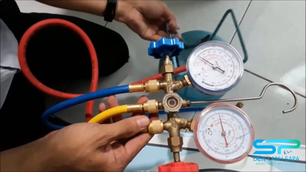 Do máy lạnh bị thiếu hoặc hết ga