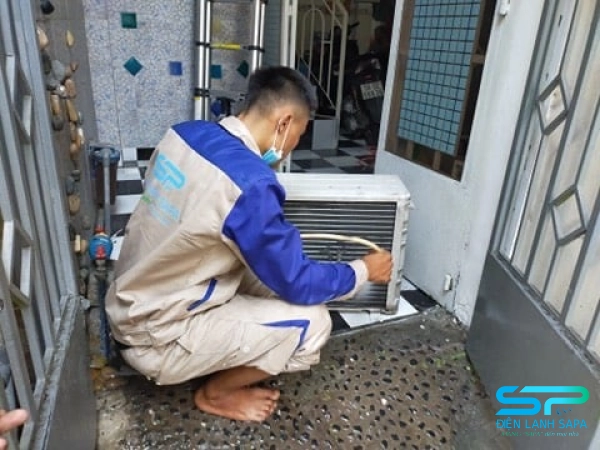 Đội ngũ kỹ thuật viên Điện Lạnh SAPA chuyên vệ sinh máy lạnh tại Quận 11