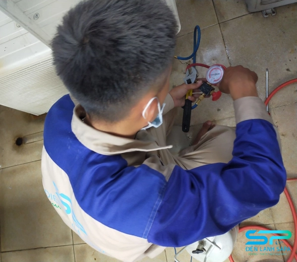 Khóa gas đúng chuẩn giữ nguyên lượng gas, tránh rò rỉ, bảo vệ hiệu suất và an toàn máy lạnh