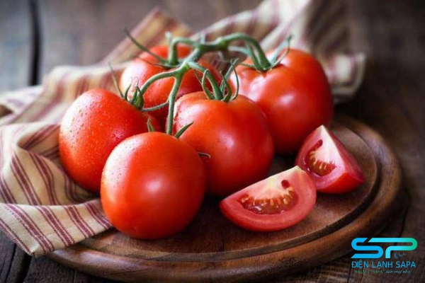 Không nên bảo quản cà chua trong tủ lạnh