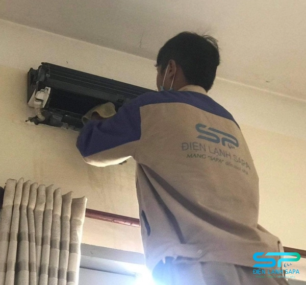 Kỹ thuật viên SAPA đến Quận 5 trong 30 phút, mang đủ thiết bị đo áp suất và nạp gas