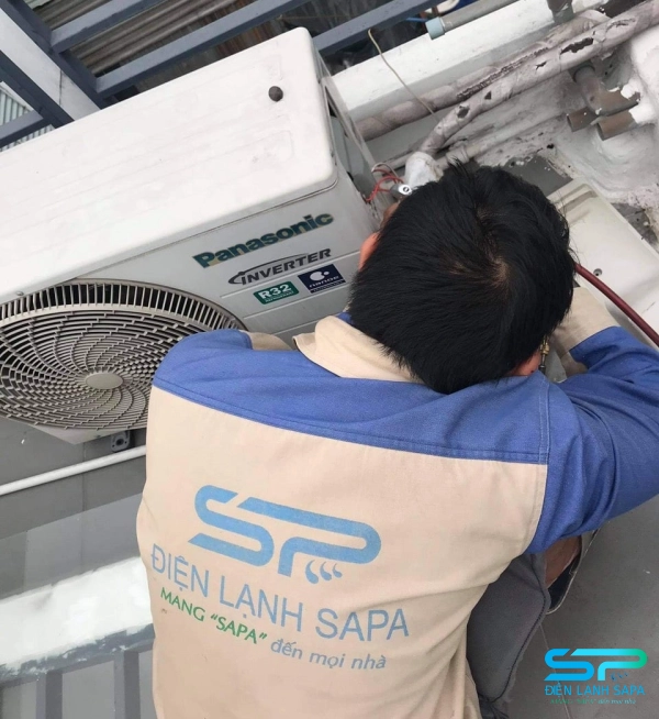 Kỹ thuật viên SAPA kiểm tra hệ thống, đo áp suất gas và phát hiện rò rỉ để xử lý kịp thời