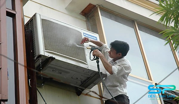 Làm sạch các phần của dàn nóng