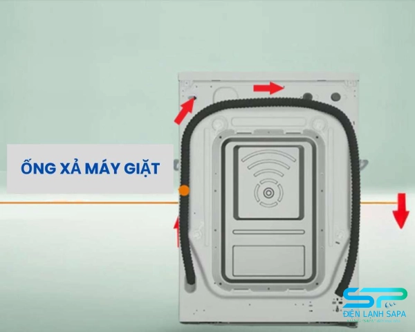 Lắp đặt ống xả đúng cách sẽ khắc phục được lỗi IE máy giặt LG