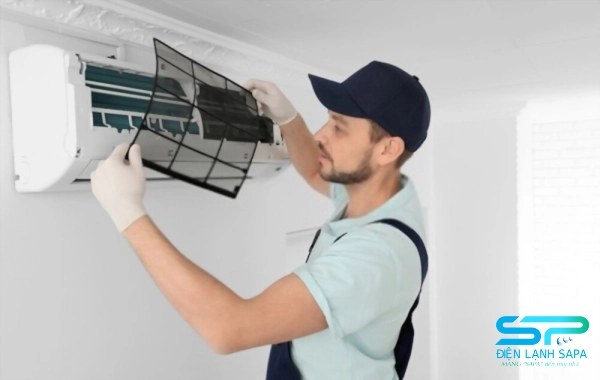Lưới lọc cần phải được tháo ra để rửa sạch
