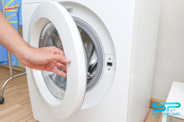 Mạch điều khiển chưa cấp lệnh mở cửa máy giặt