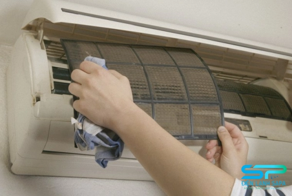 Máy bị chảy nước do không được vệ sinh thường xuyên