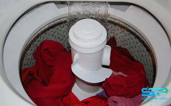 Máy giặt giặt đồ không sạch do lượng nước