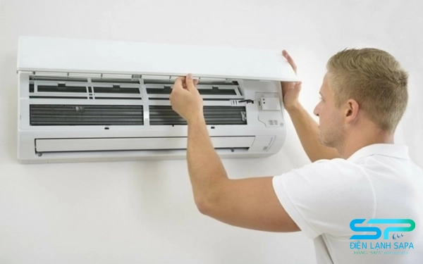 Máy lạnh bị chớp đèn do bị hỏng quạt dàn lạnh