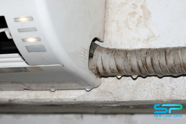 Máy lạnh rò rỉ nước nghiệm trọng