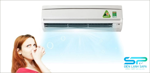 Máy lạnh tỏa ra mùi hôi khó chịu