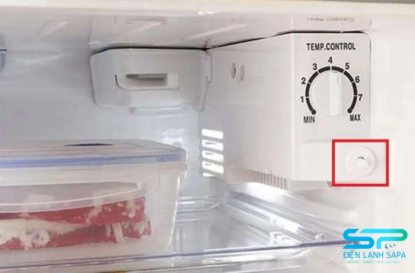 Một số linh kiện bên trong tủ lạnh bị hỏng khiến đèn không sáng và thiết bị không vào điện