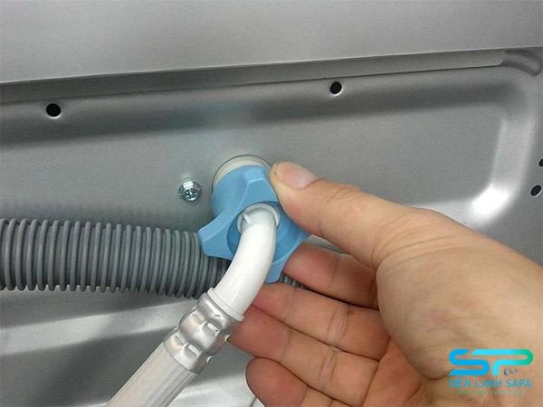 Nếu nước không được cấp đủ sẽ khiến máy giặt giặt lâu hơn bình thường
