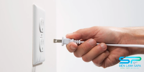 Ngắt nguồn điện cho điều hòa, máy lạnh