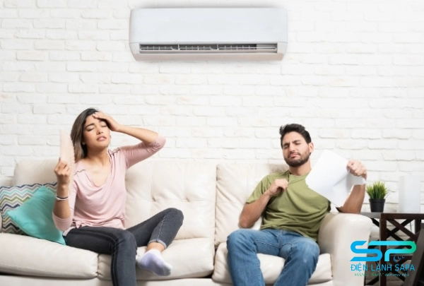Phát hiện sớm thiếu gas: máy lạnh yếu lạnh, đóng tuyết, kêu lạ, mùi hôi, tiền điện tăng
