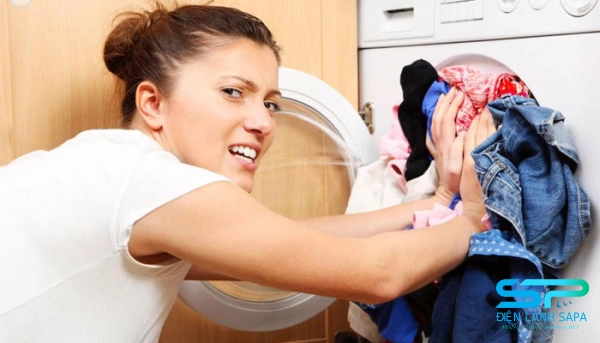 Quần áo bị rách sau khi giặt máy là vì sao