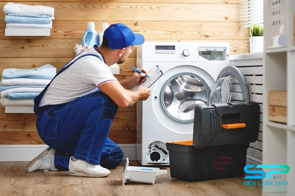 Sử dụng thiết bị chuyên dụng để kiểm tra nguồn điện cung cấp