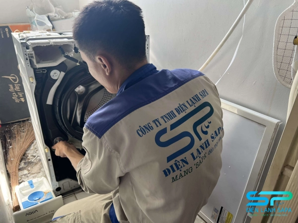 Sửa chữa máy giặt bị chảy nước dưới gầm