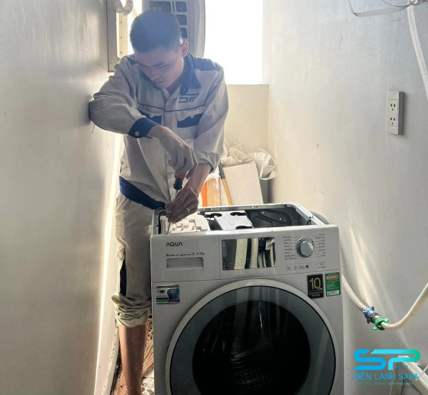 Sửa chữa & thay linh kiện chính hãng, xử lý tại nhà hoặc đưa về xưởng, có tem bảo hành rõ ràng