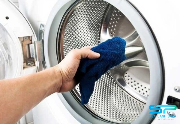 Tự vệ sinh chỉ làm sạch bề mặt, không loại bỏ cặn bẩn, nấm mốc ẩn sâu trong lồng giặt