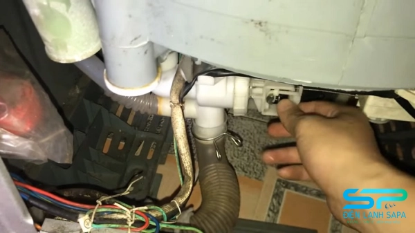 Van cấp nước máy giặt gặp sự cố