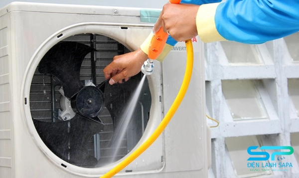 Vệ sinh cánh tản nhiệt máy lạnh