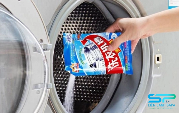 Vệ sinh máy giặt bằng bột vệ sinh chuyên dụng an toàn