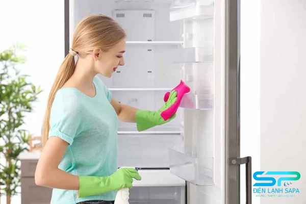 vệ sinh tủ lạnh sạch sẽ