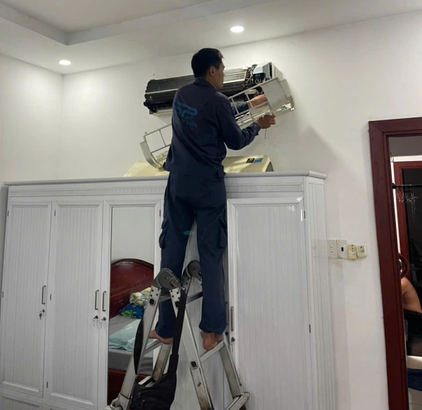 Sửa máy lạnh kêu to tại quán cà phê Phường 9, cân chỉnh quạt dàn nóng giúp máy chạy êm