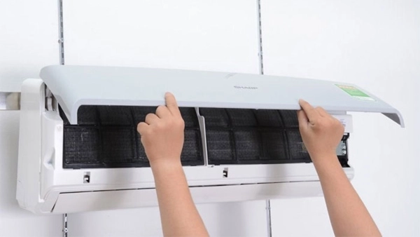 Hướng dẫn chi tiết 3 bước vệ sinh máy lạnh Daikin đơn giản nhất