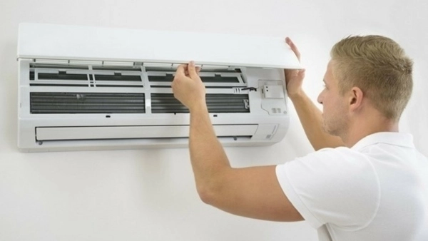 Tại sao máy lạnh Toshiba bị chớp đèn? Nguyên nhân và cách xử lý tại nhà