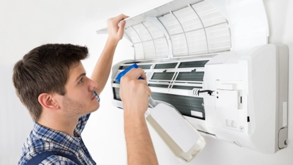 Hướng dẫn chi tiết cách vệ sinh máy lạnh tại nhà chuẩn chuyên gia