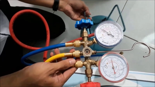 Khi nào cần bơm Gas máy lạnh & Nạp Gas máy lạnh (Điều hòa) bao nhiêu tiền?