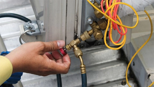 Lắp đặt điều hòa máy lạnh sao phải hút chân không?