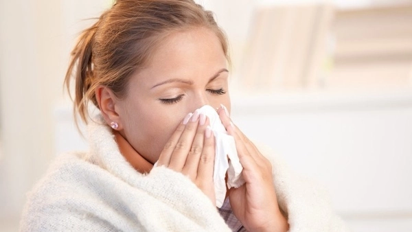 Người bị sốt có nên nằm máy lạnh được không?