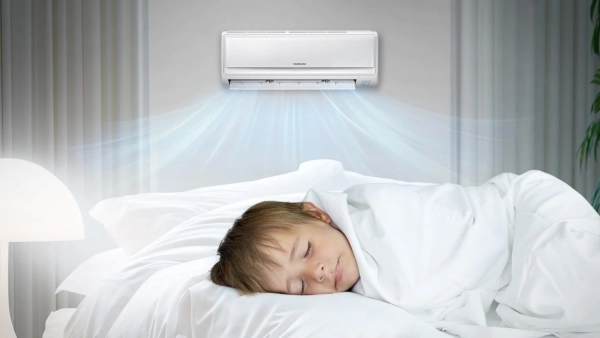 Trẻ bị sốt có nên nằm điều hòa hay không?
