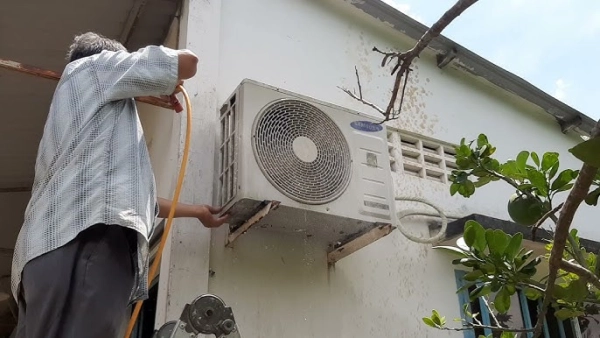 Vệ sinh dàn nóng máy lạnh: Tại sao quan trọng và cách thực hiện