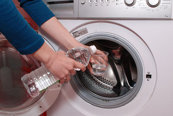 Cách vệ sinh máy đối với máy giặt cửa trước hiệu quả, an toàn