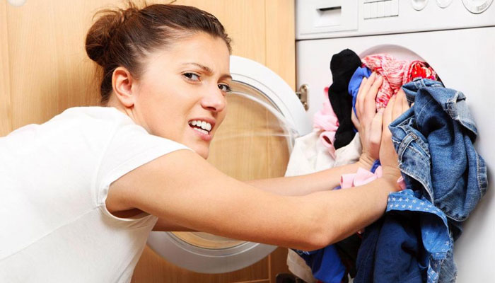 Bạn nên phân loại quần áo trước khi giặt bằng máy giặt Electrolux