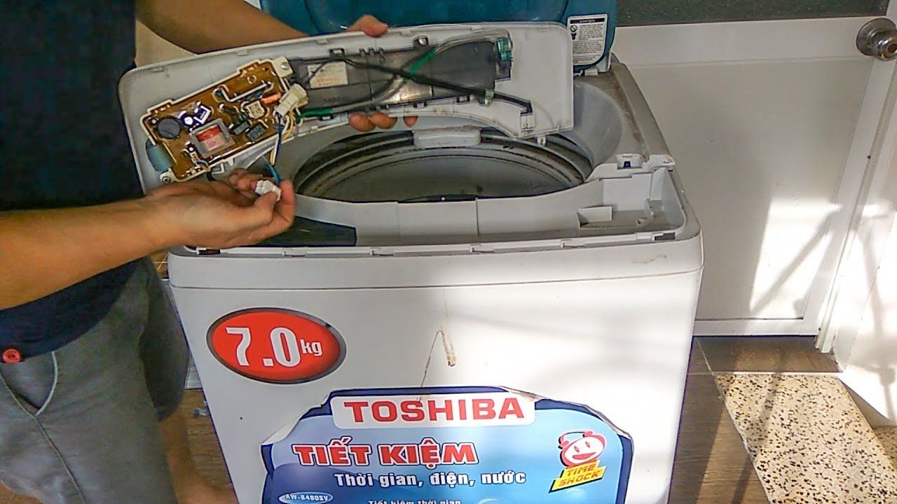 Máy giặt cửa trên, lồng đứng thường gặp phải các vấn đề trục trặc hoặc hư hỏng mạch điện