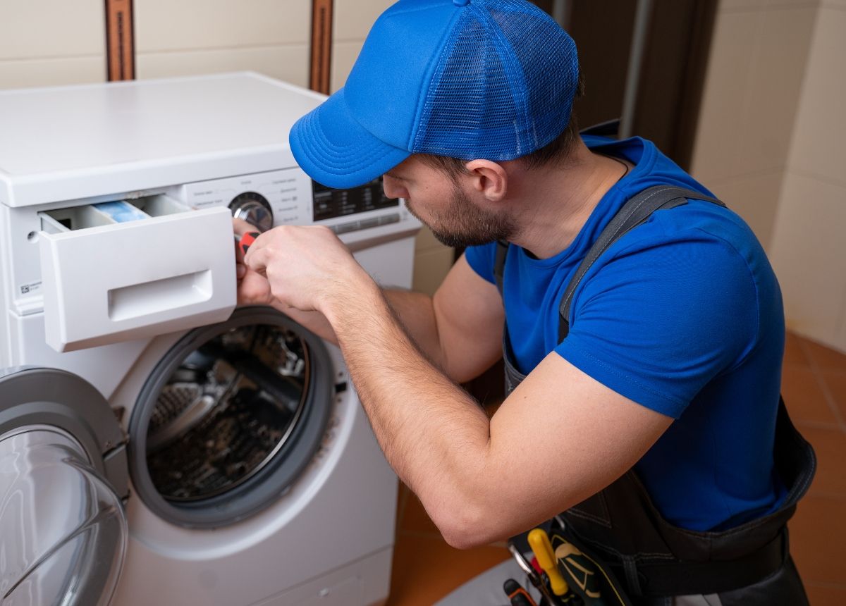 Bạn có thể liên hệ đến Điện Lạnh Sapa qua hotline: 08 9999 4448 khi không có kinh nghiệm sửa máy giặt quận 9 tại nhà