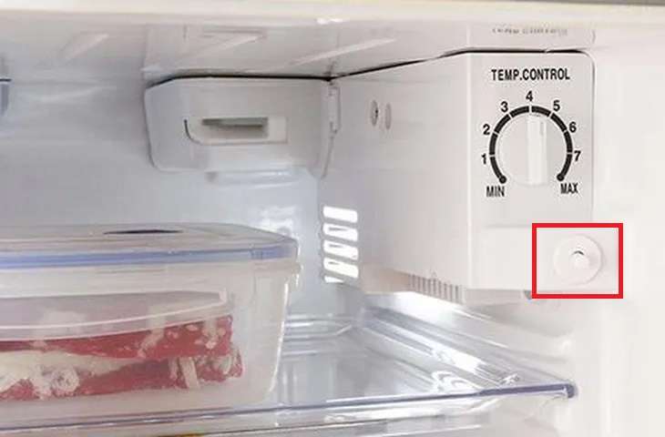 Một số linh kiện bên trong tủ lạnh bị hỏng khiến đèn không sáng và thiết bị không vào điện